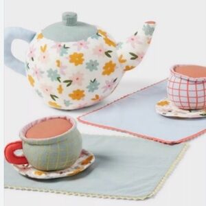 Like new! Pillowfort tea set